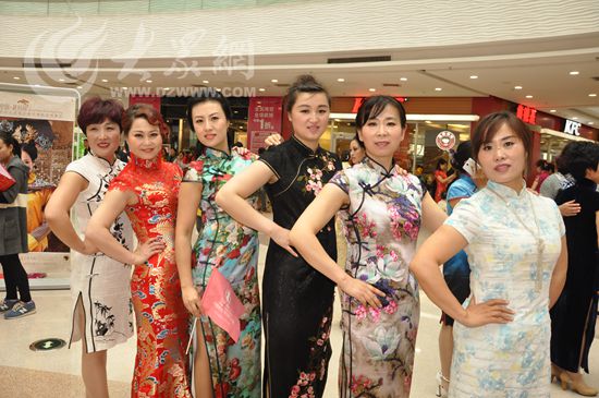 �й����ۻ����շֻ��Ա���ֳ�չʾ���ۡ� (2)